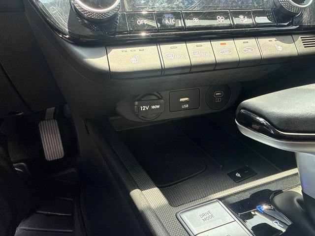 Used 2025 Hyundai Elantra SEL FWD image 31