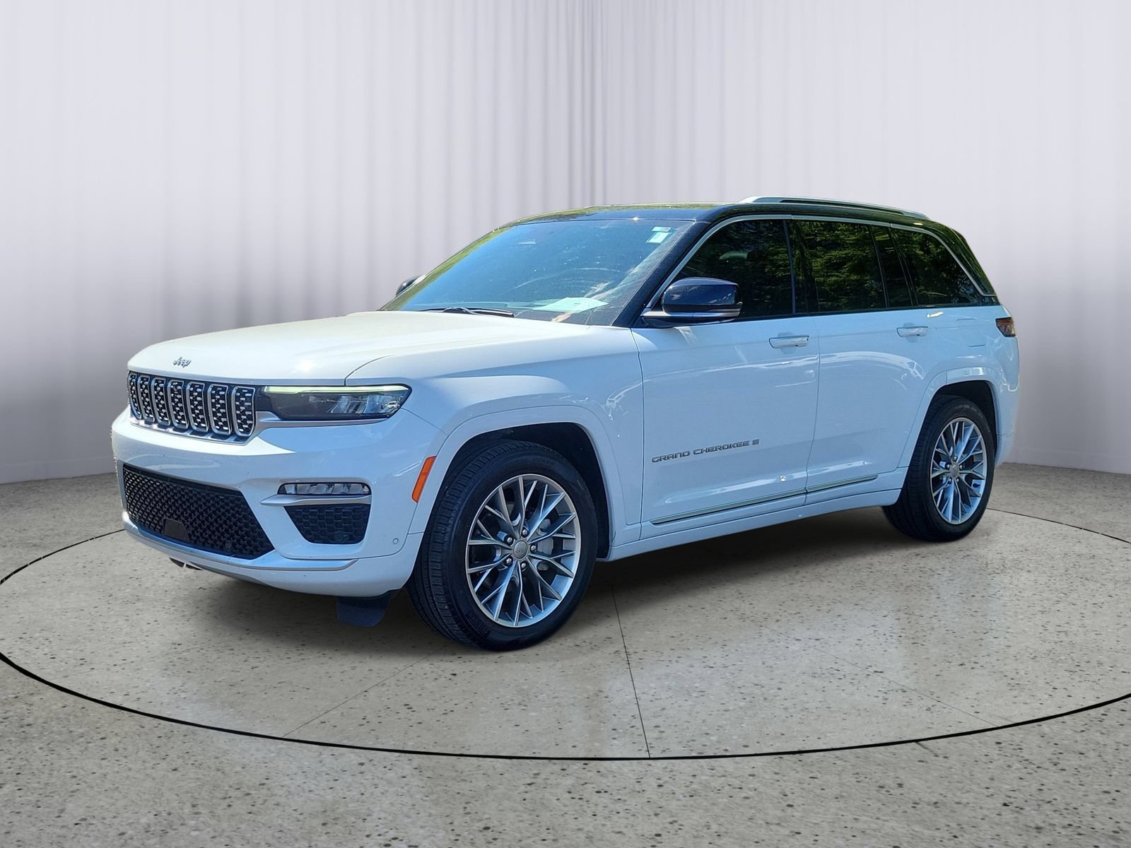 Used 2023 Jeep Grand Cherokee Summit w/ Adv Protech Group IV AWD/4WD image 5