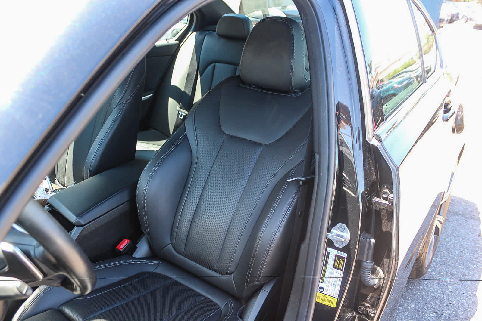 Used 2023 BMW 330i Sedan w/ Driving Assistance Package RWD image 25