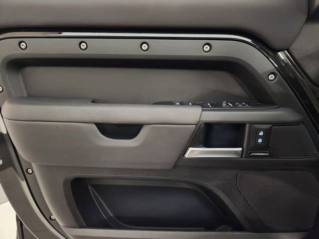 Used 2025 Land Rover Defender 110 S image 23