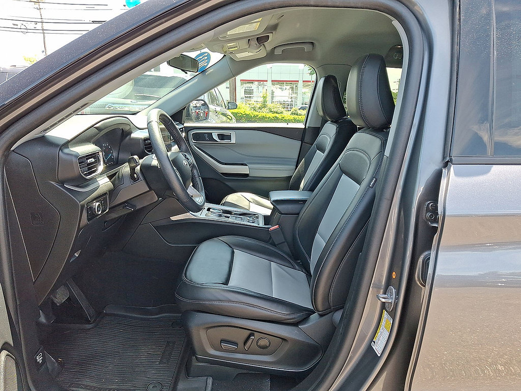 Certified 2023 Ford Explorer XLT w/ Equipment Group 202A AWD/4WD image 17