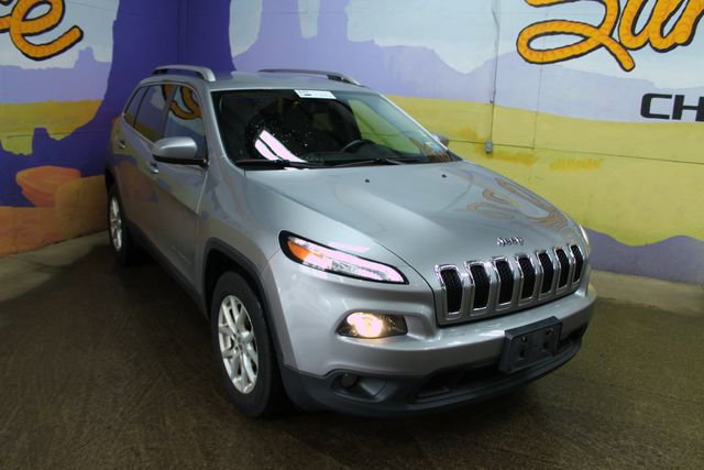 Used 2016 Jeep Cherokee Latitude w/ Comfort & Convenience Group AWD/4WD image 2