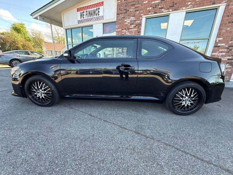Used 2014 Scion tC FWD image 8
