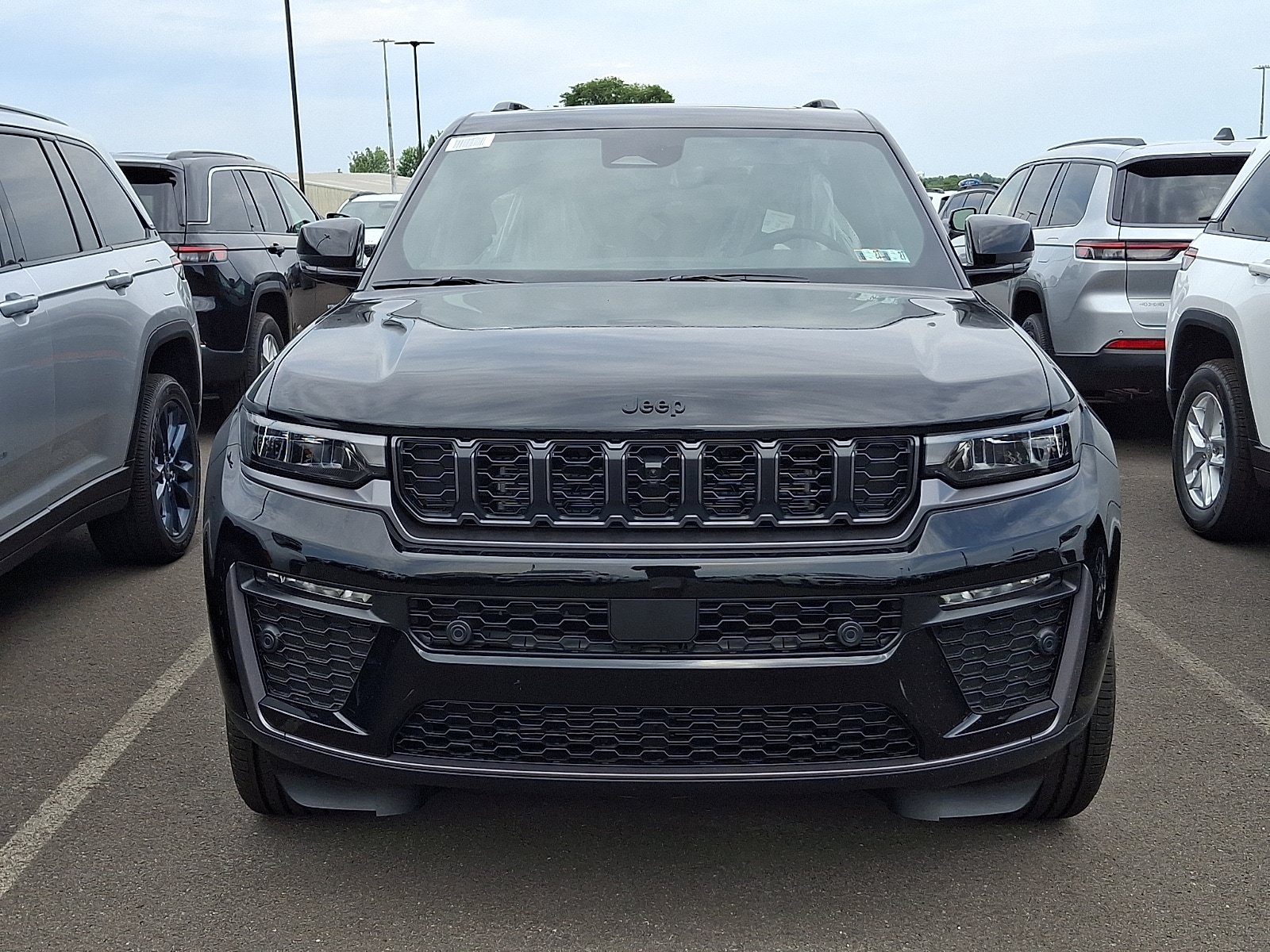 New 2026 Jeep Grand Cherokee Limited AWD/4WD image 2