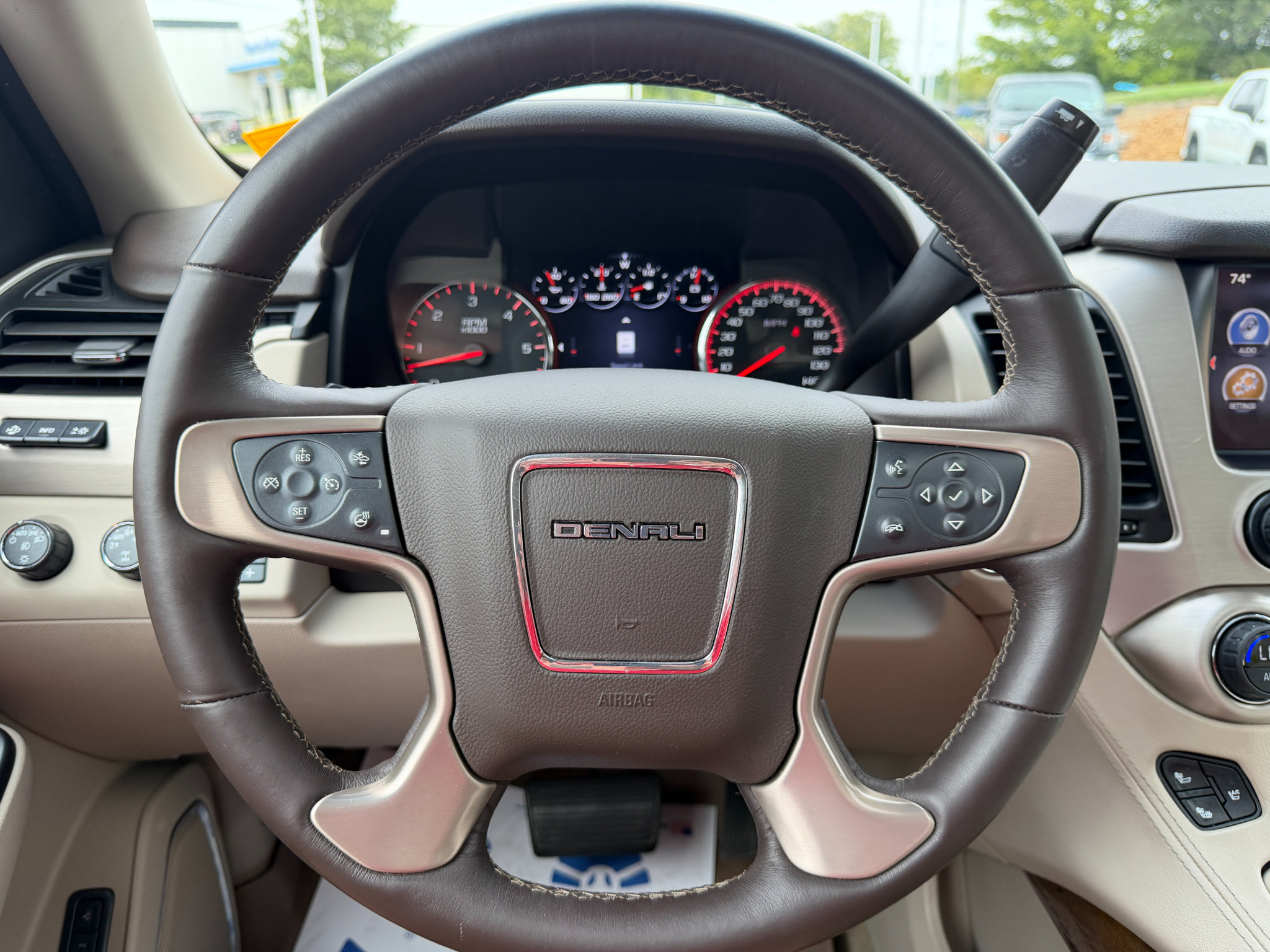 Used 2015 GMC Yukon Denali w/ Touring Package AWD/4WD image 45