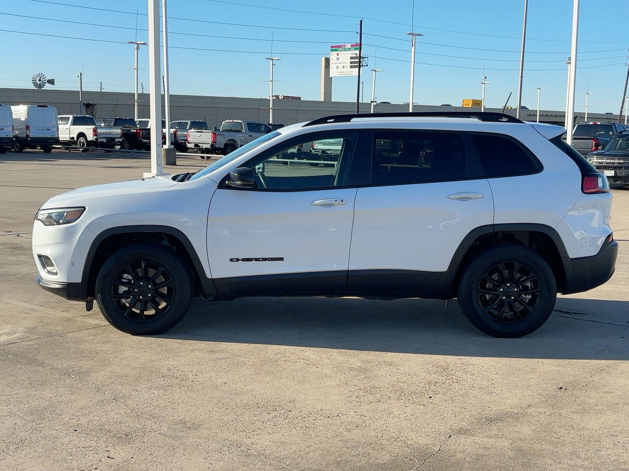 Used 2023 Jeep Cherokee Altitude Lux image 7