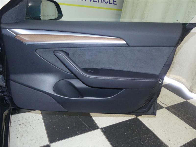 Used 2023 Tesla Model 3 Standard Range image 23