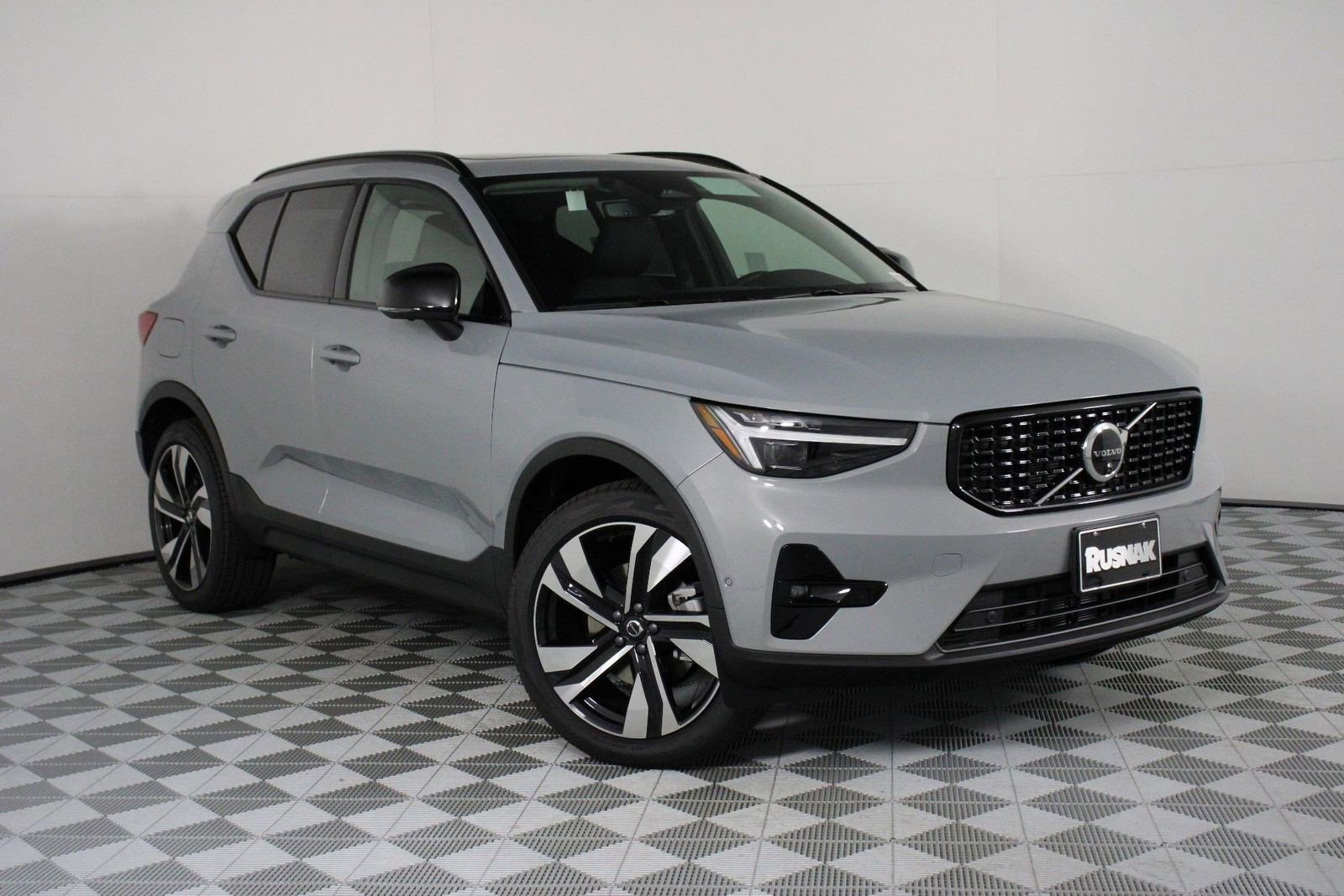 New 2025 Volvo XC40 B5 Plus w/ Protection Package Premier image 19