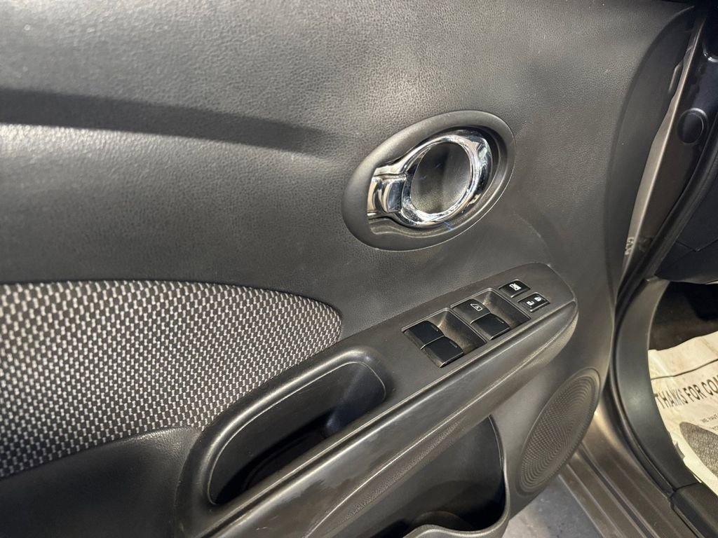 Used 2014 Nissan Versa SV image 14