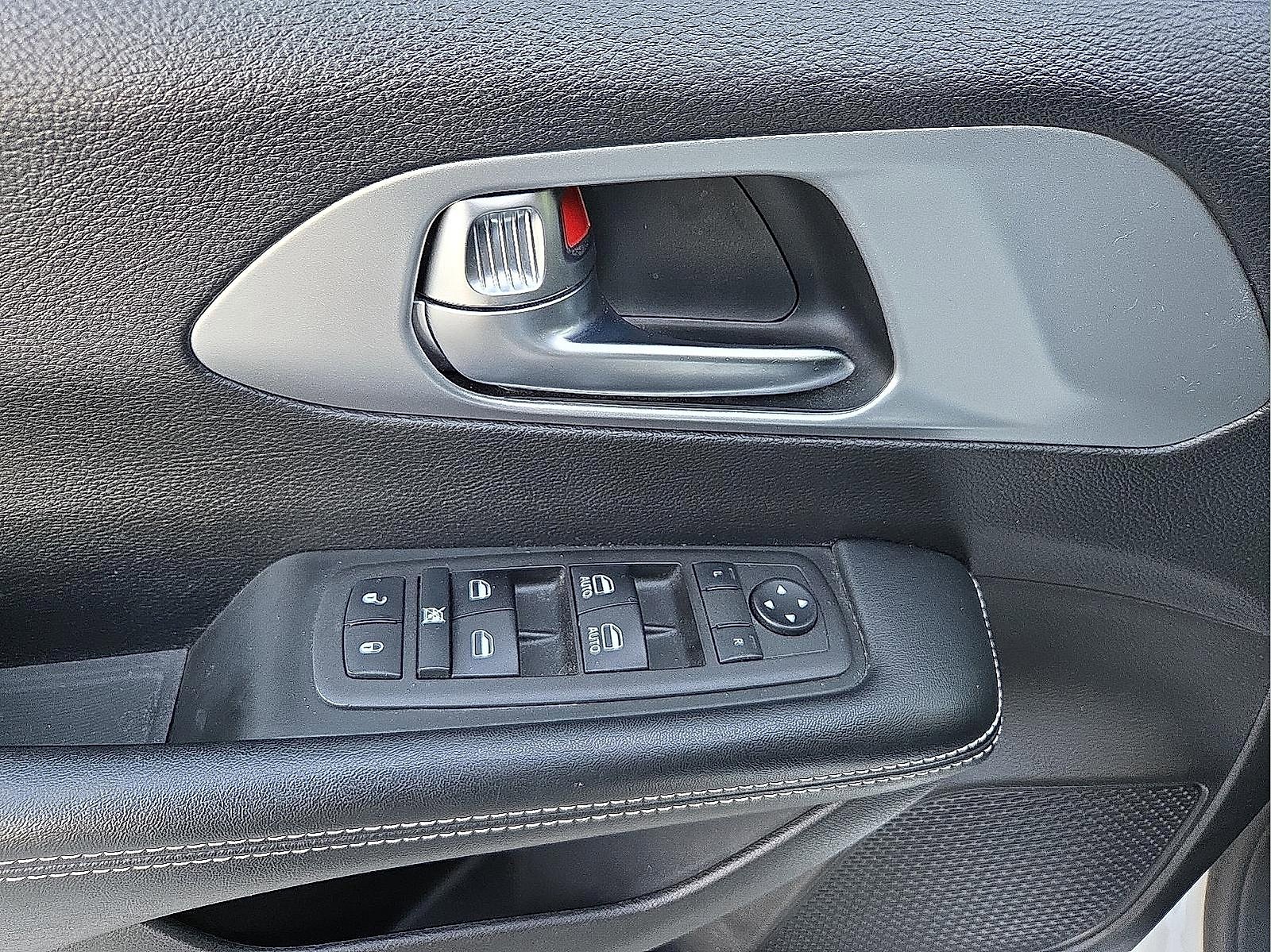 Used 2022 Chrysler Pacifica Touring image 14