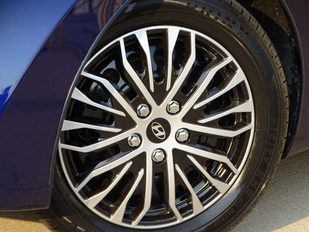 Used 2013 Hyundai Elantra GLS FWD image 22