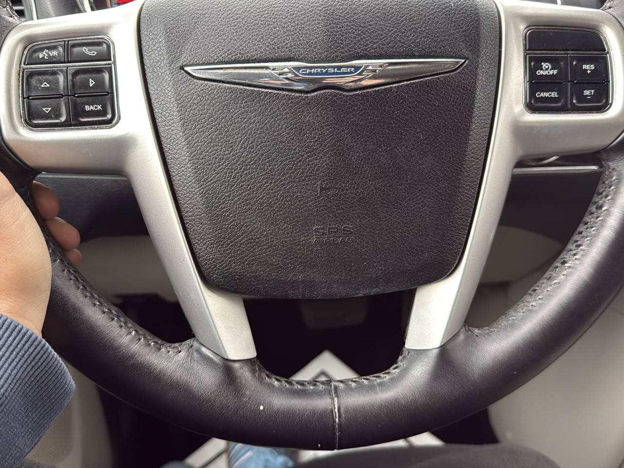 Used 2016 Chrysler Town & Country Touring w/ Driver Convenience Group FWD image 16