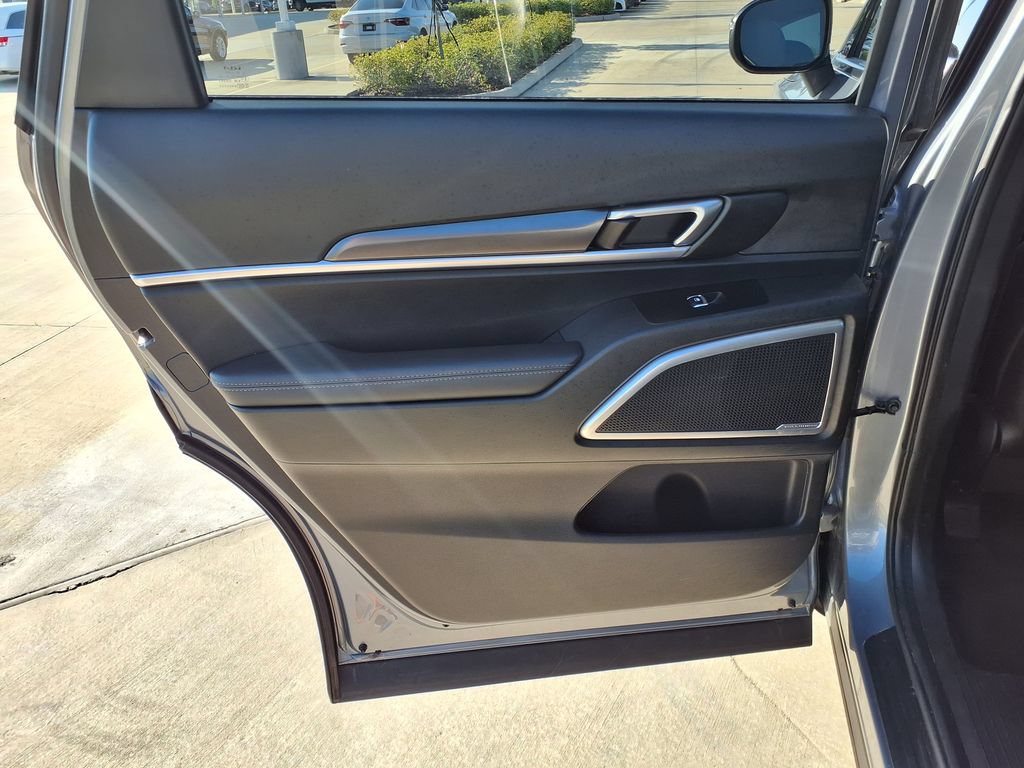 Used 2025 Kia Telluride S FWD image 18