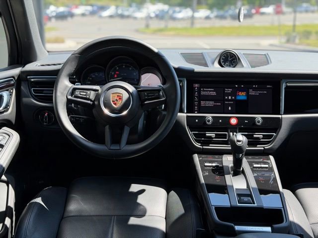 Used 2025 Porsche Macan AWD/4WD image 28
