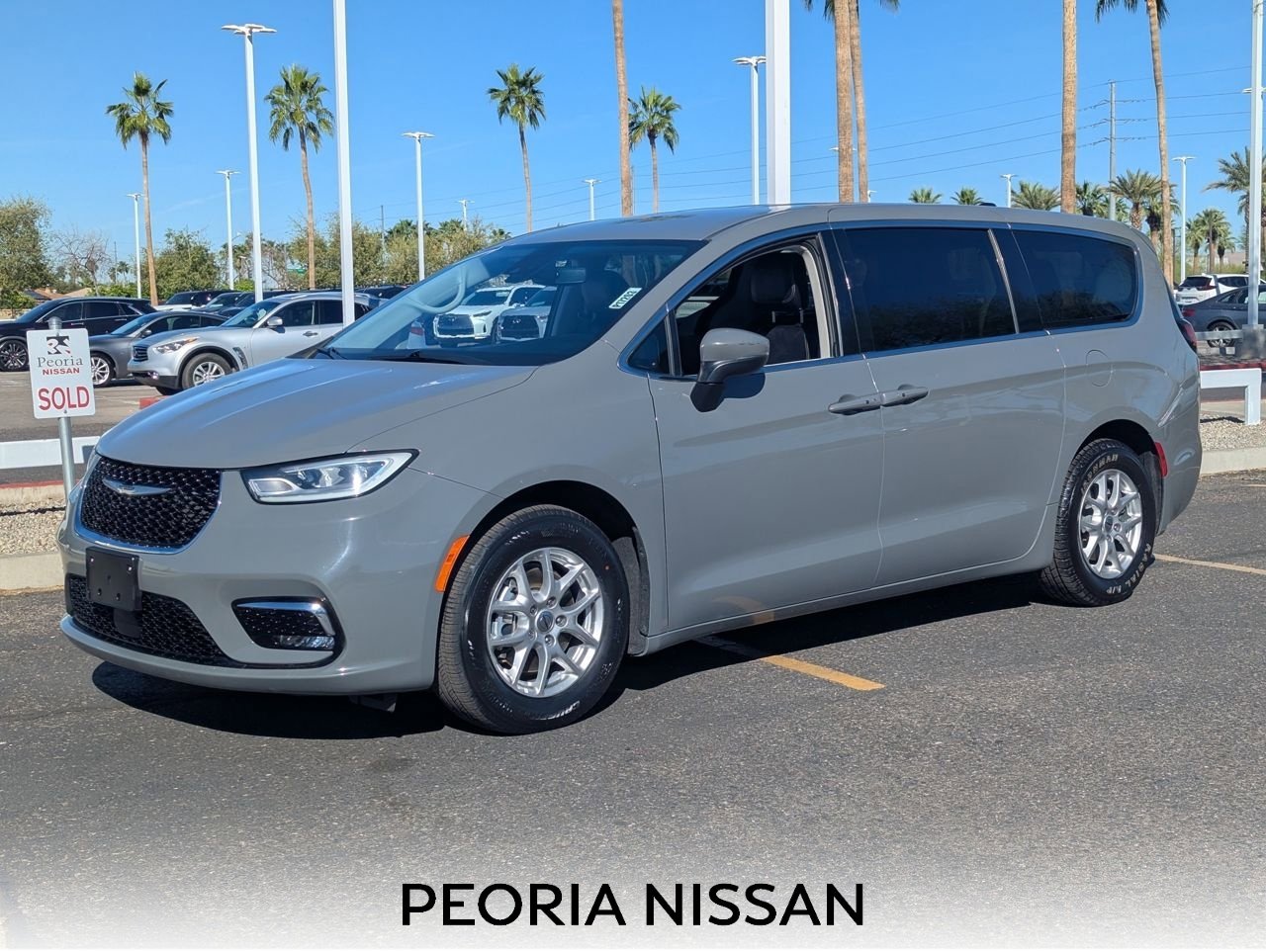 Used 2023 Chrysler Pacifica Touring-L