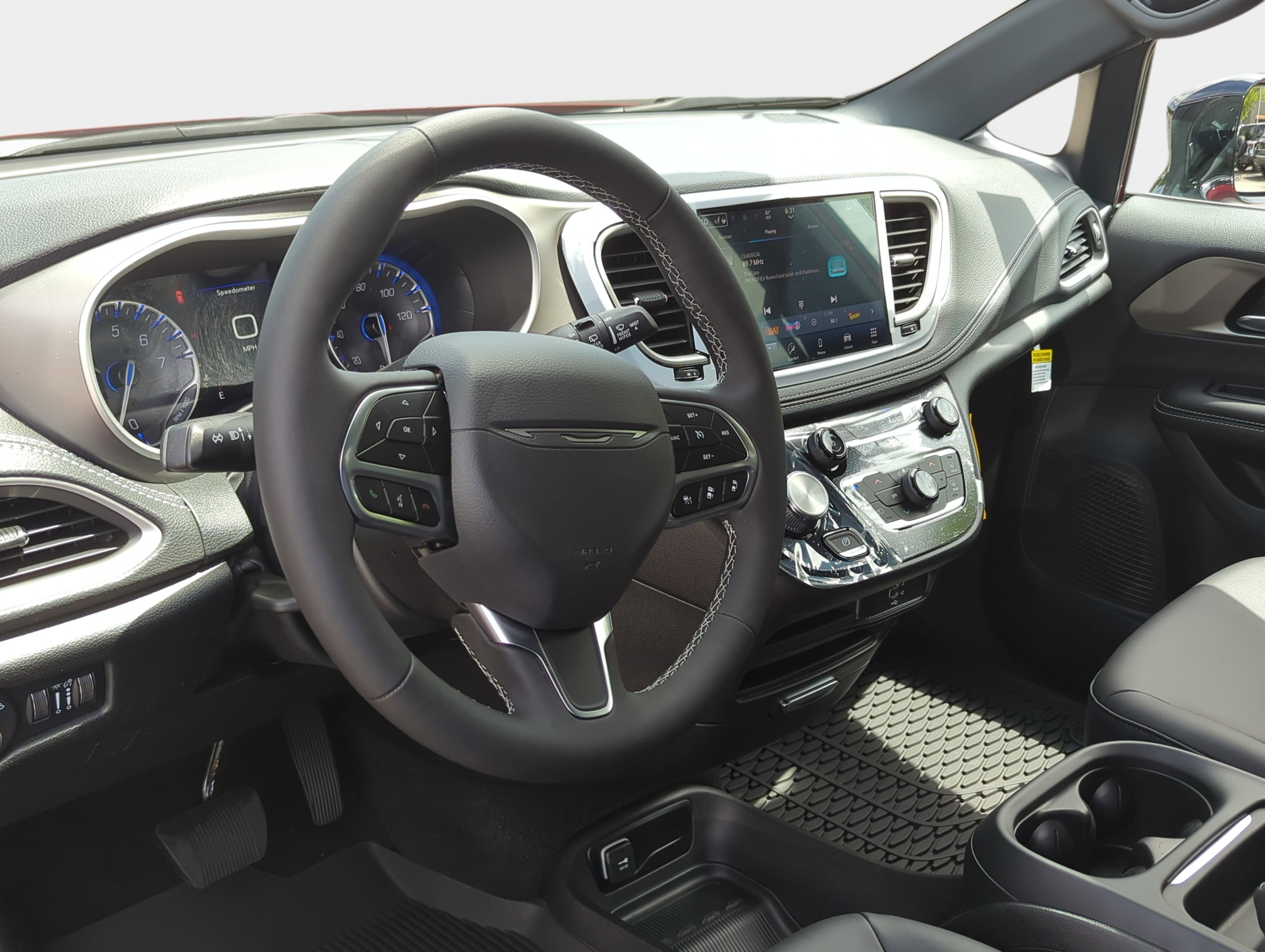 New 2027 Chrysler Pacifica Select AWD/4WD image 14