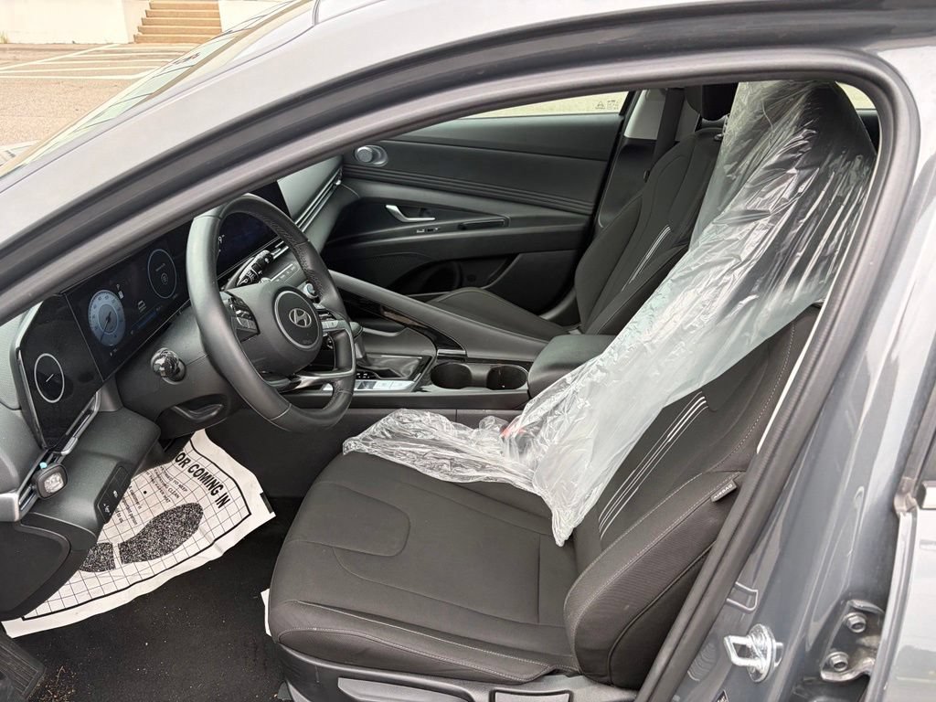 Used 2025 Hyundai Elantra SEL FWD image 7
