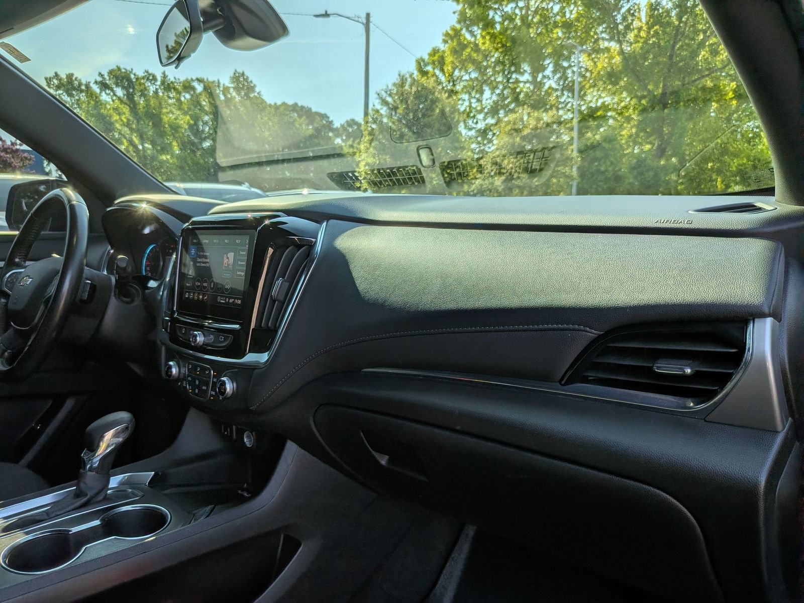 Used 2022 Chevrolet Traverse LT AWD/4WD image 39