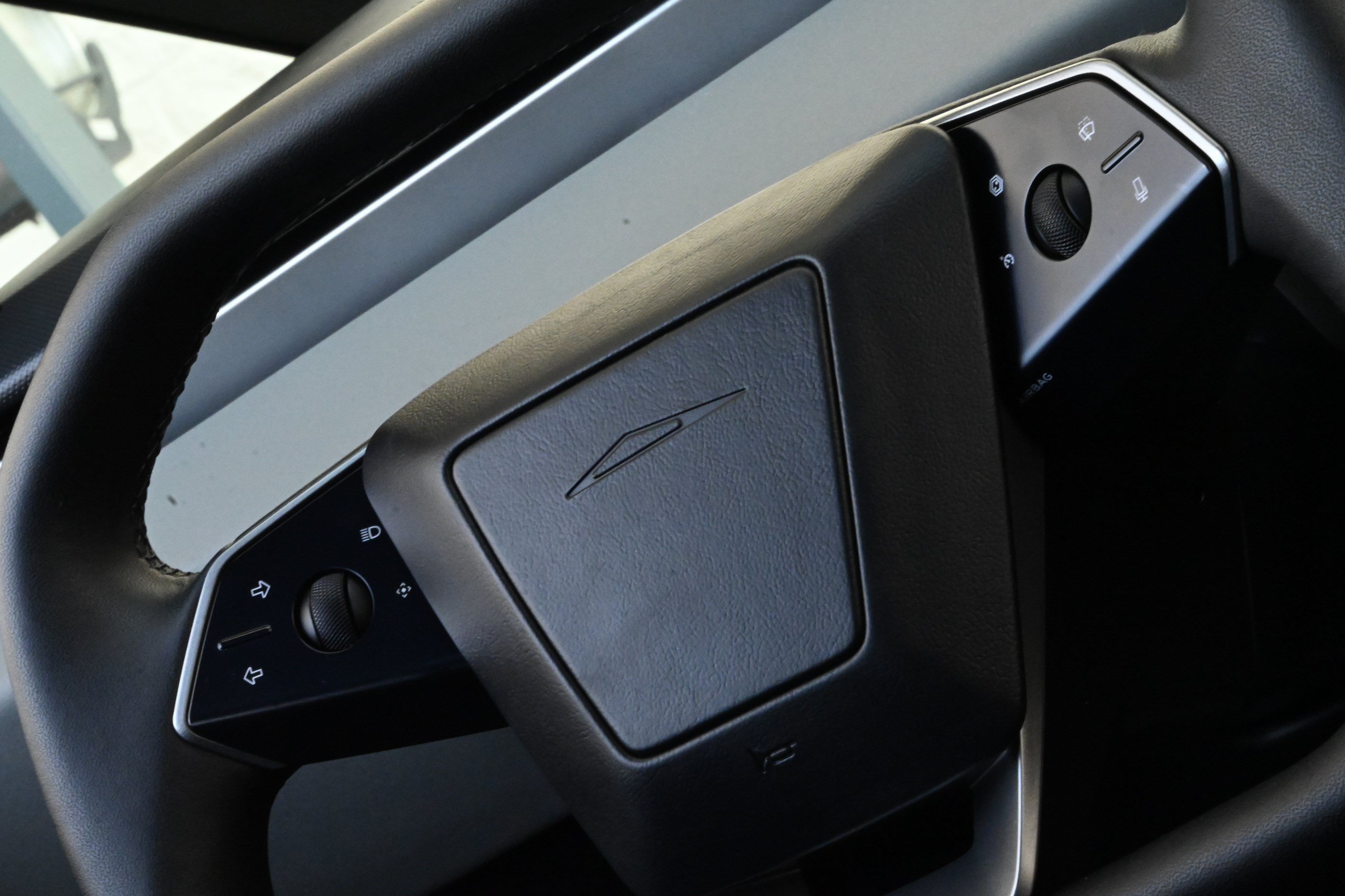 Used 2025 Tesla Cybertruck AWD Crew Cab image 20