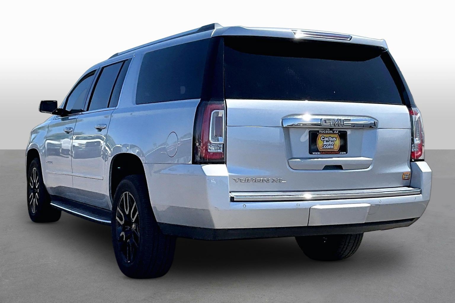 Used 2018 GMC Yukon XL Denali w/ Open Road Package RWD image 11