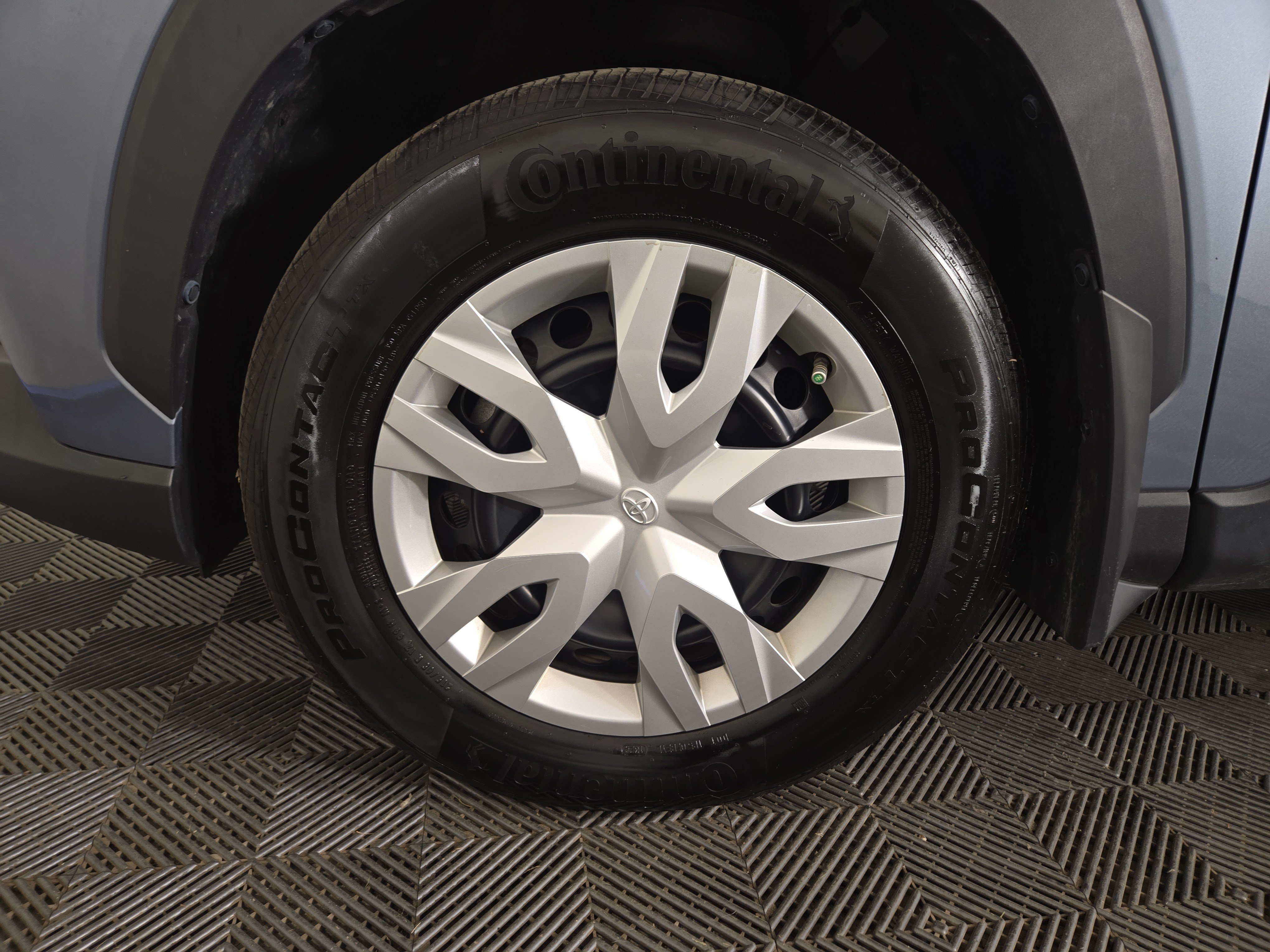 Used 2024 Toyota Corolla Cross L AWD/4WD image 32