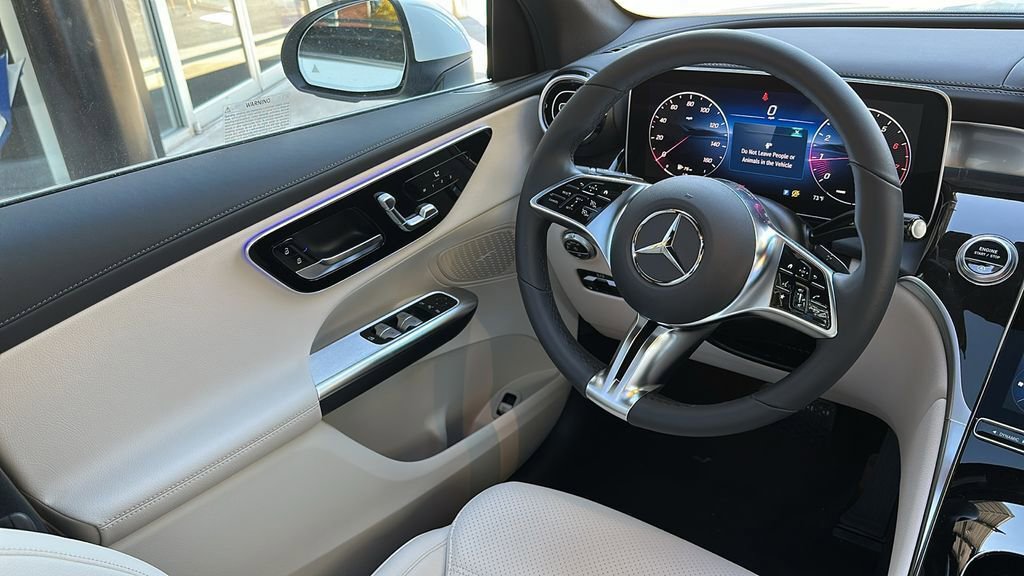 Used 2025 Mercedes-Benz GLC 300 4MATIC image 24