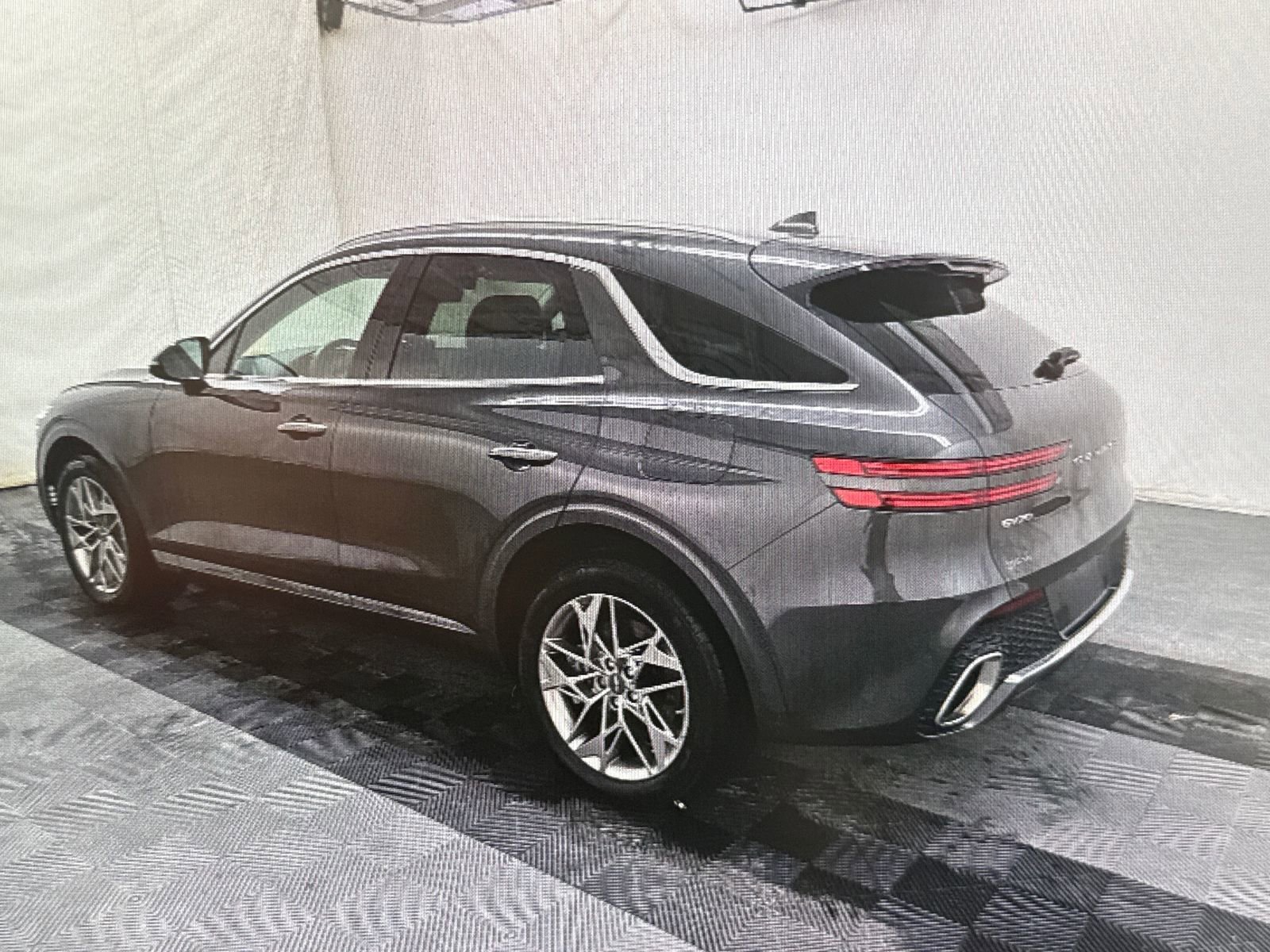 Used 2025 Genesis GV70 2.5T image 3