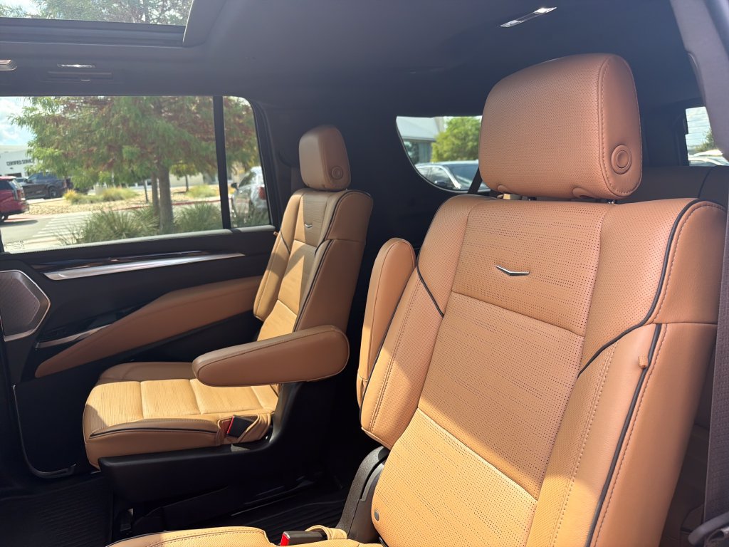 Used 2026 Cadillac Escalade ESV Luxury AWD/4WD image 38