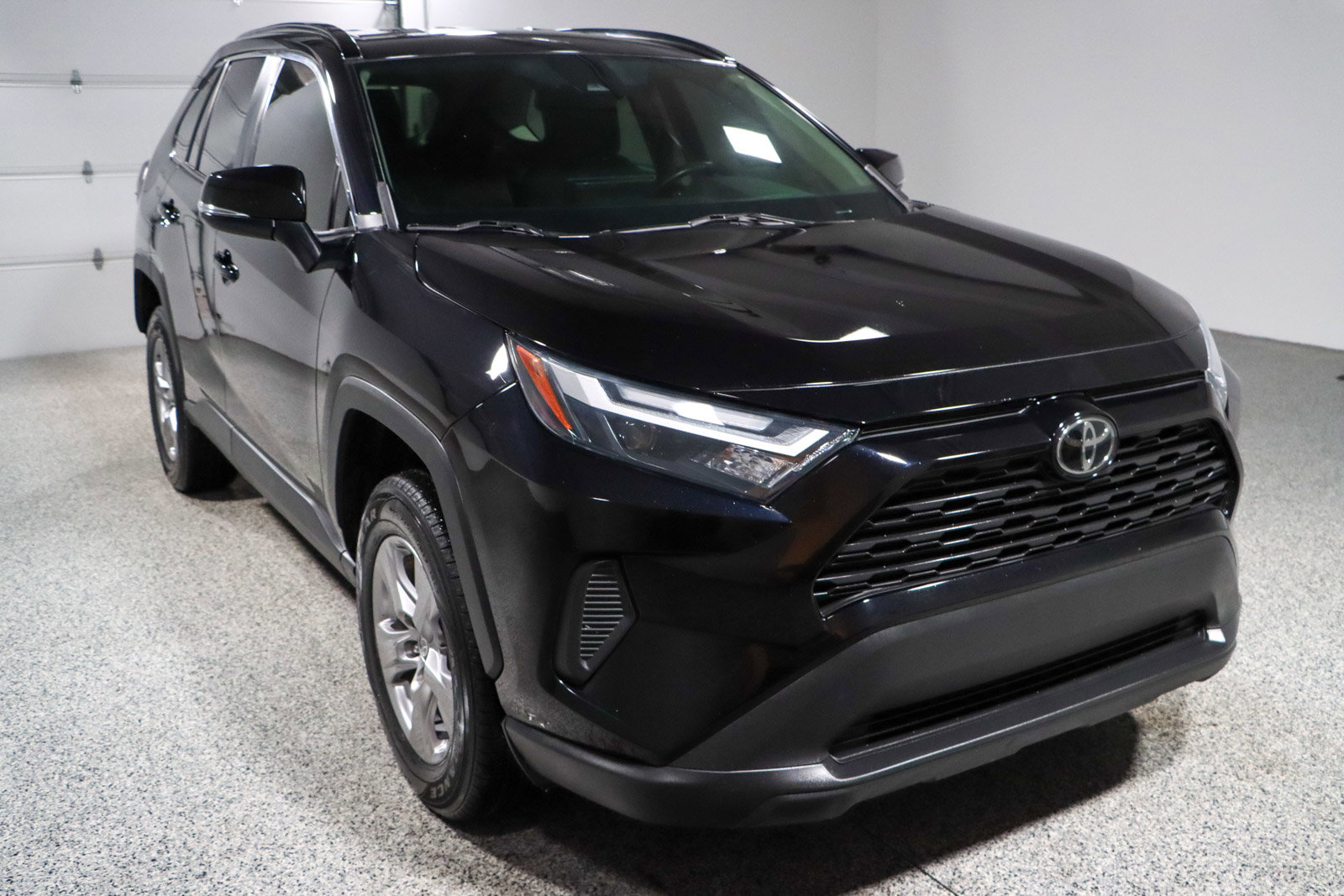 Used 2022 Toyota RAV4 XLE image 5