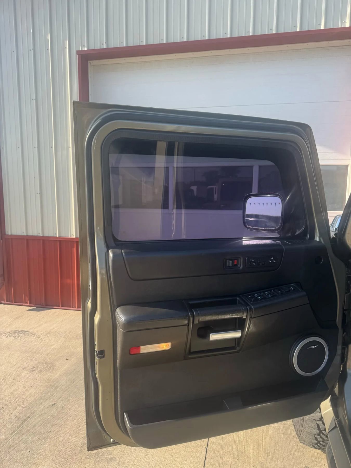 Used 2005 HUMMER H2 w/ Preferred Equipment Group image 4