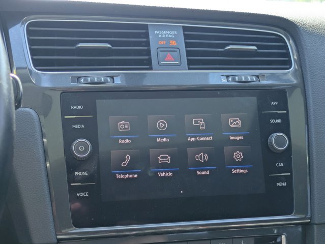 Used 2018 Volkswagen Golf SE image 14