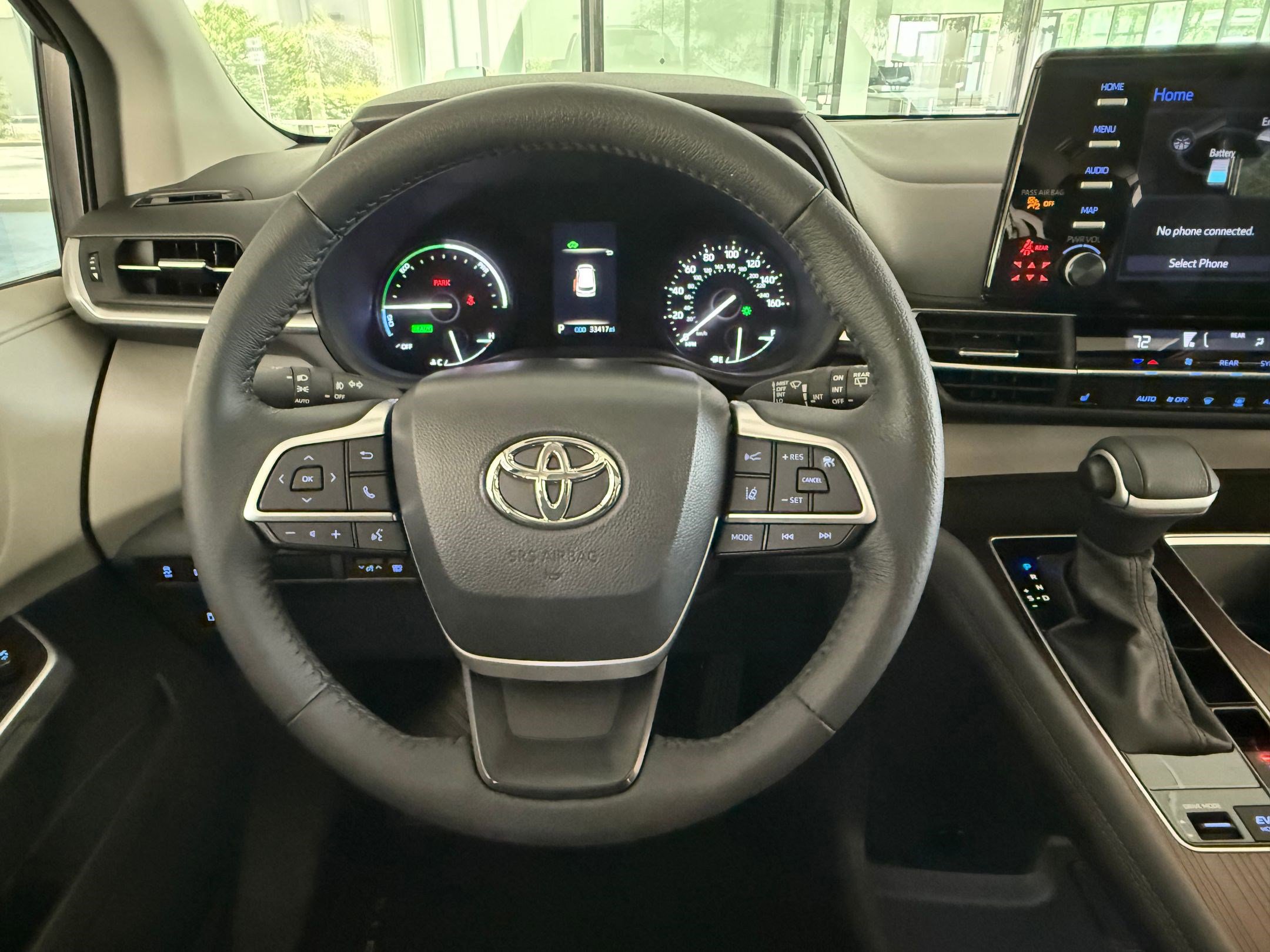 Used 2023 Toyota Sienna XLE FWD image 4