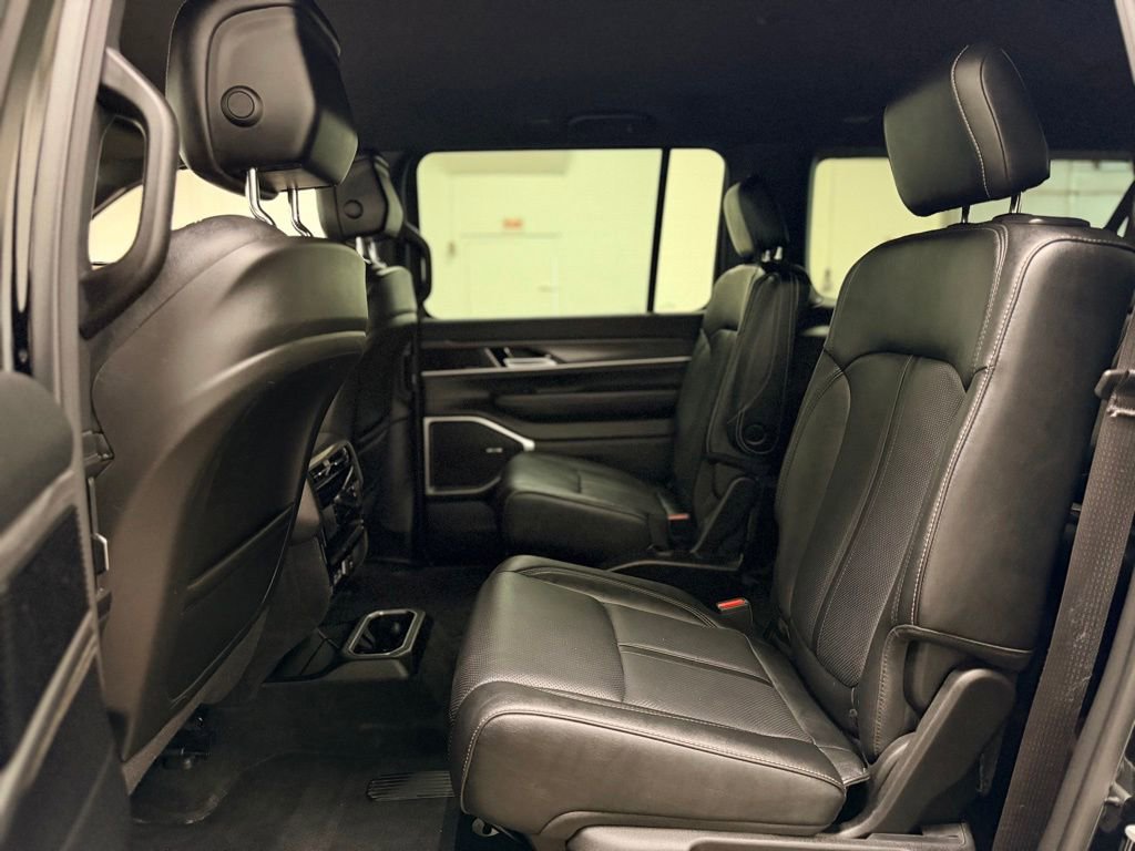 Used 2023 Jeep Wagoneer L Series III w/ Flexible Seating Group AWD/4WD image 20