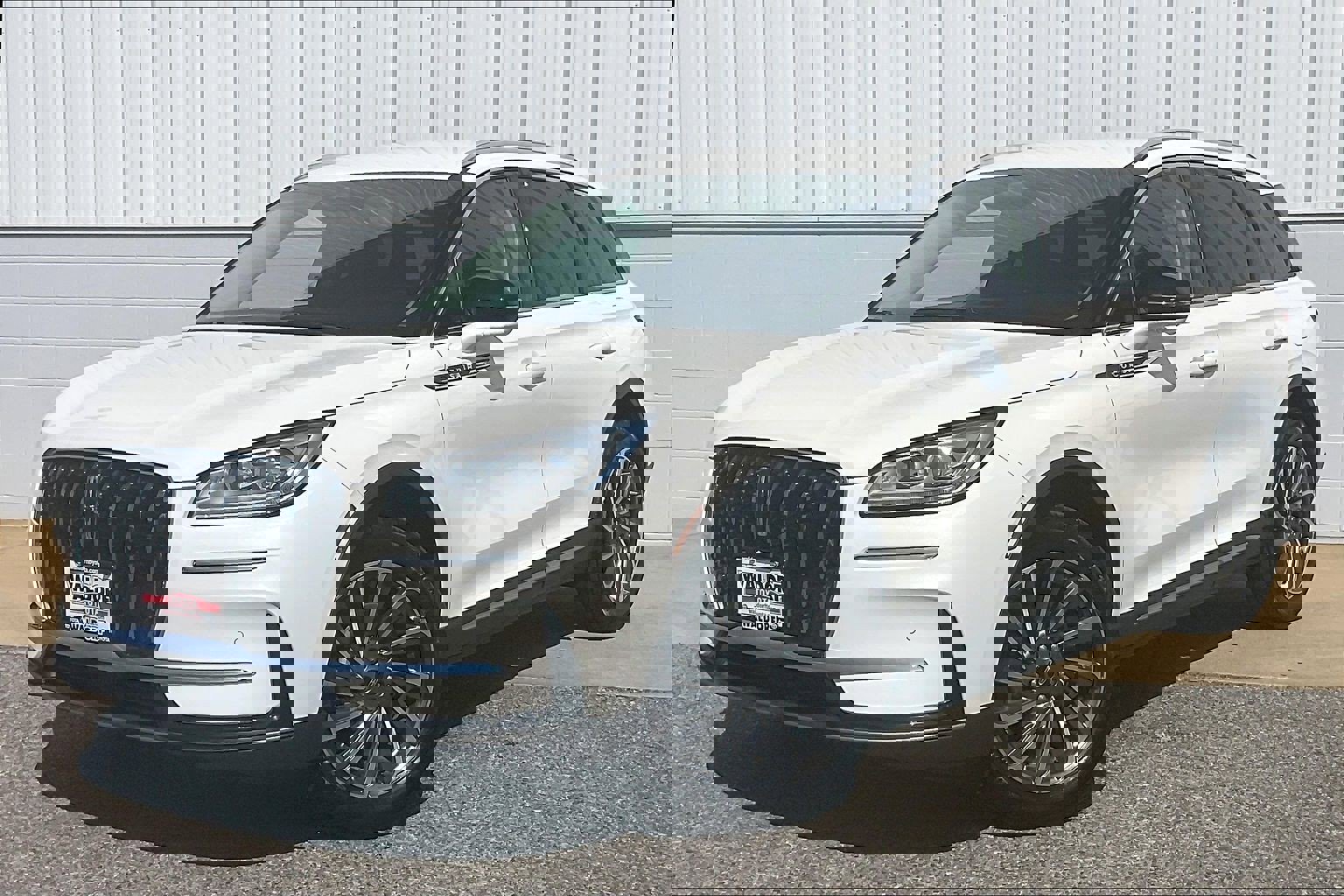 Used 2023 Lincoln Corsair Reserve w/ Equipment Group 201A image 2