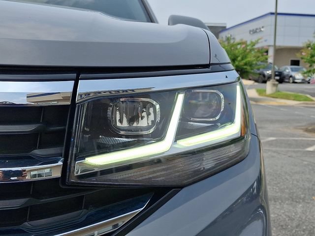 Used 2022 Volkswagen Atlas Cross Sport SEL R-Line AWD/4WD image 9
