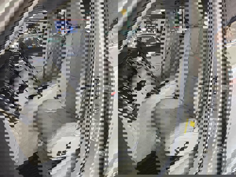 Used 2016 Volvo XC90 T6 Momentum w/ Momentum Plus Package image 9