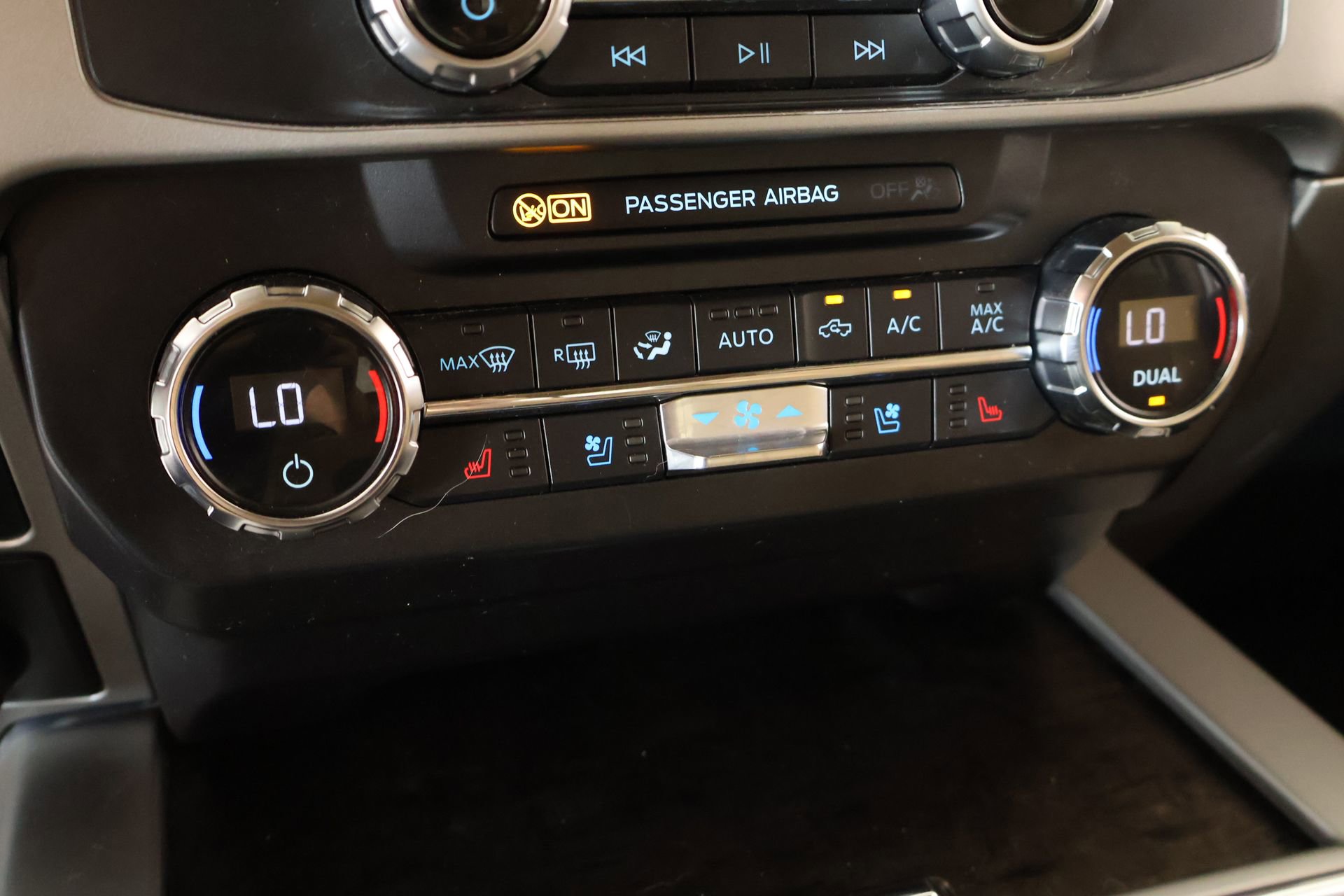 Used 2022 Ford F250 Lariat w/ Chrome Package image 8