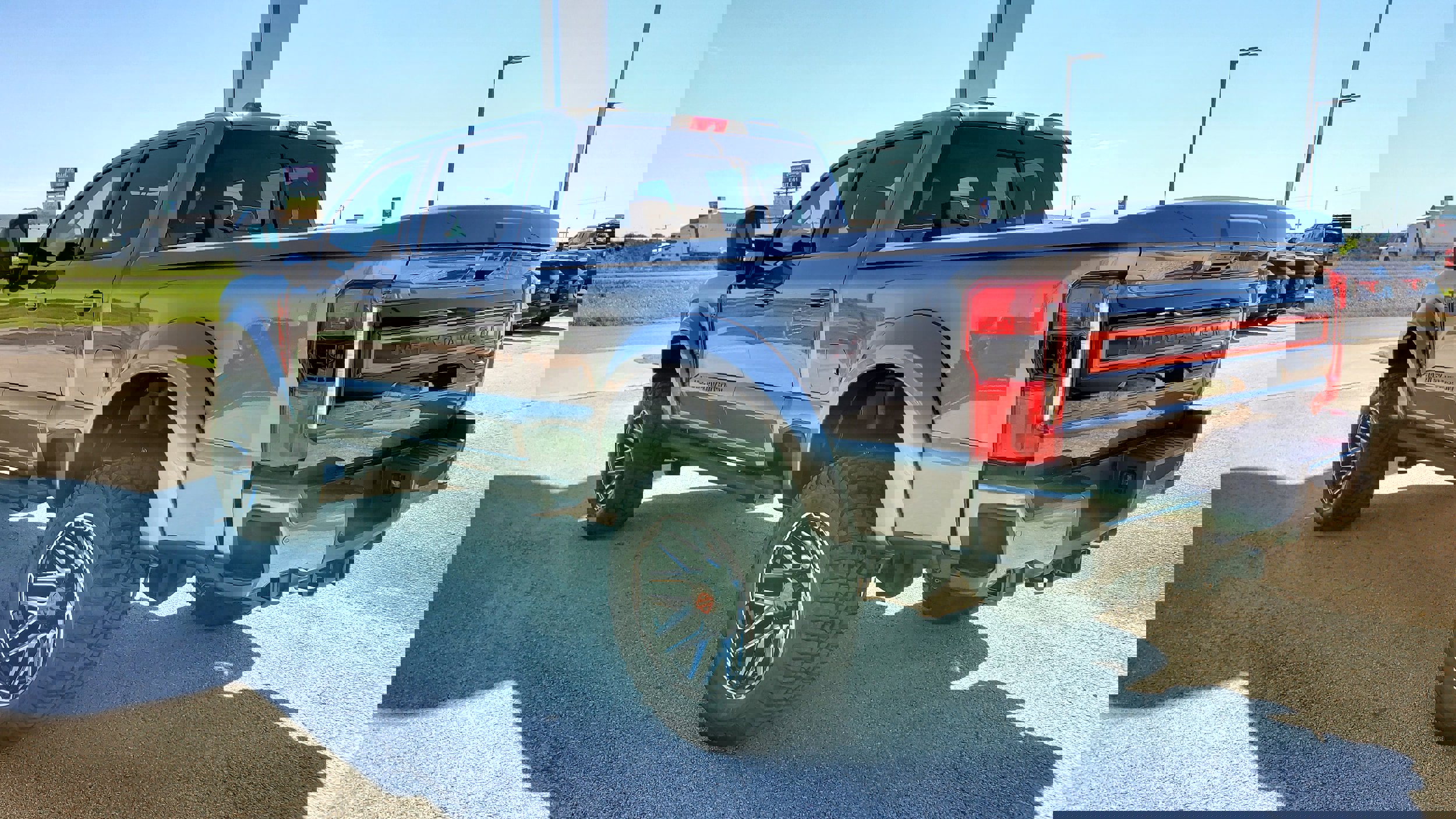 Used 2024 Ford F250 Lariat w/ Lariat Ultimate Package image 8