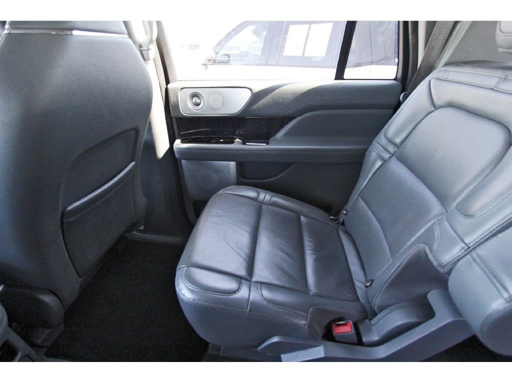 Used 2021 Lincoln Navigator L Reserve w/ Luxury Package AWD/4WD image 12