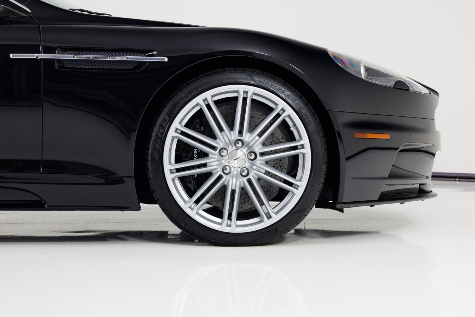 Used 2009 Aston Martin DBS Coupe RWD image 12