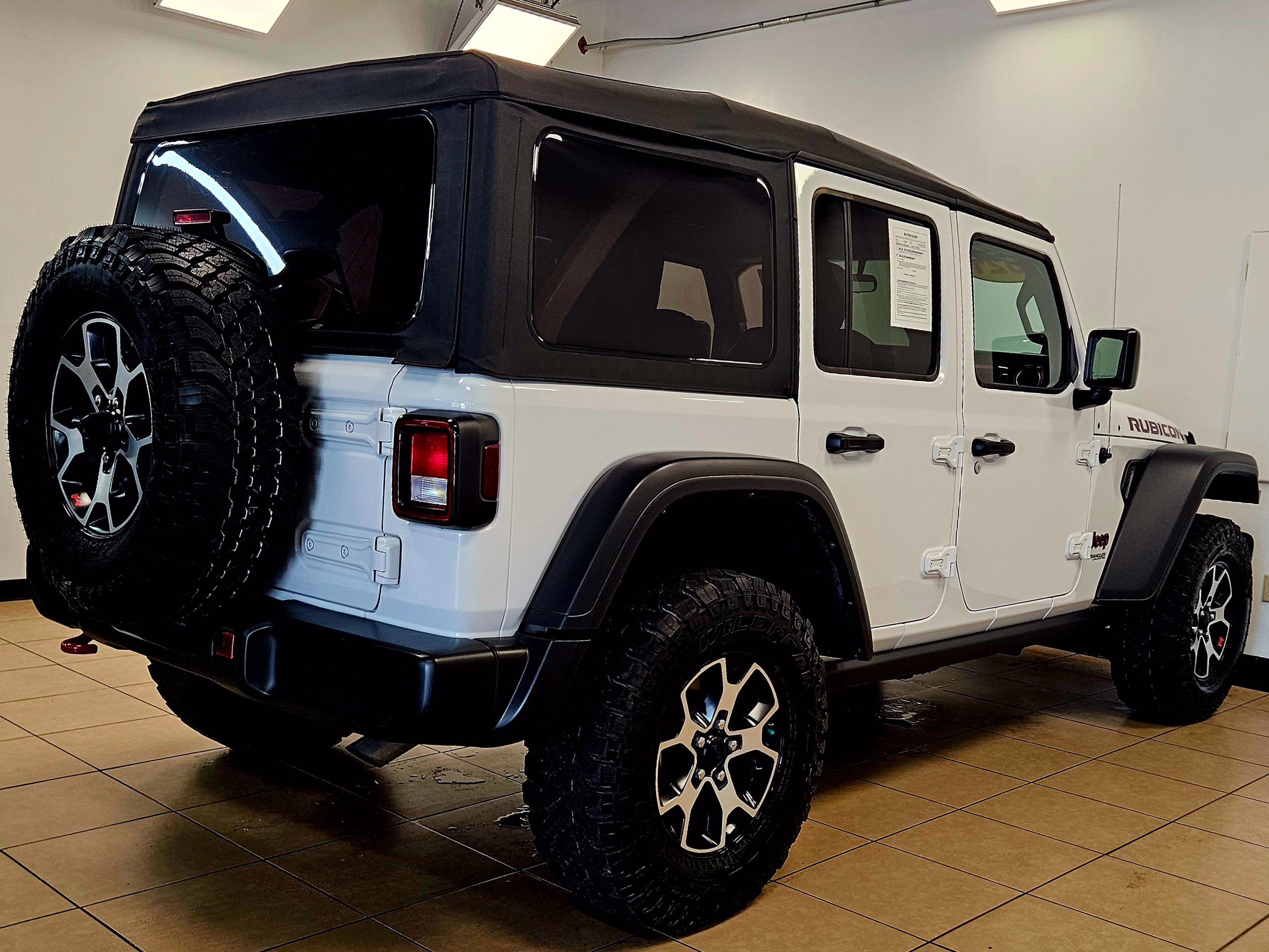 Used 2021 Jeep Wrangler Unlimited Rubicon w/ Cold Weather Group AWD/4WD image 3
