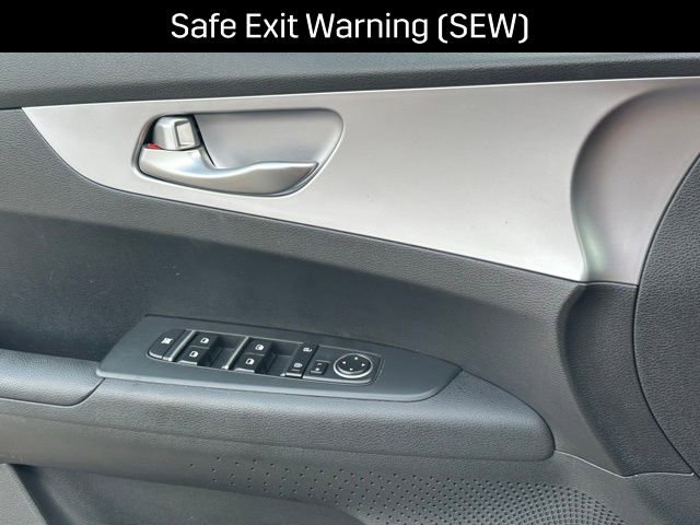 Used 2023 Kia Forte LXS w/ LXS Technology Package image 13