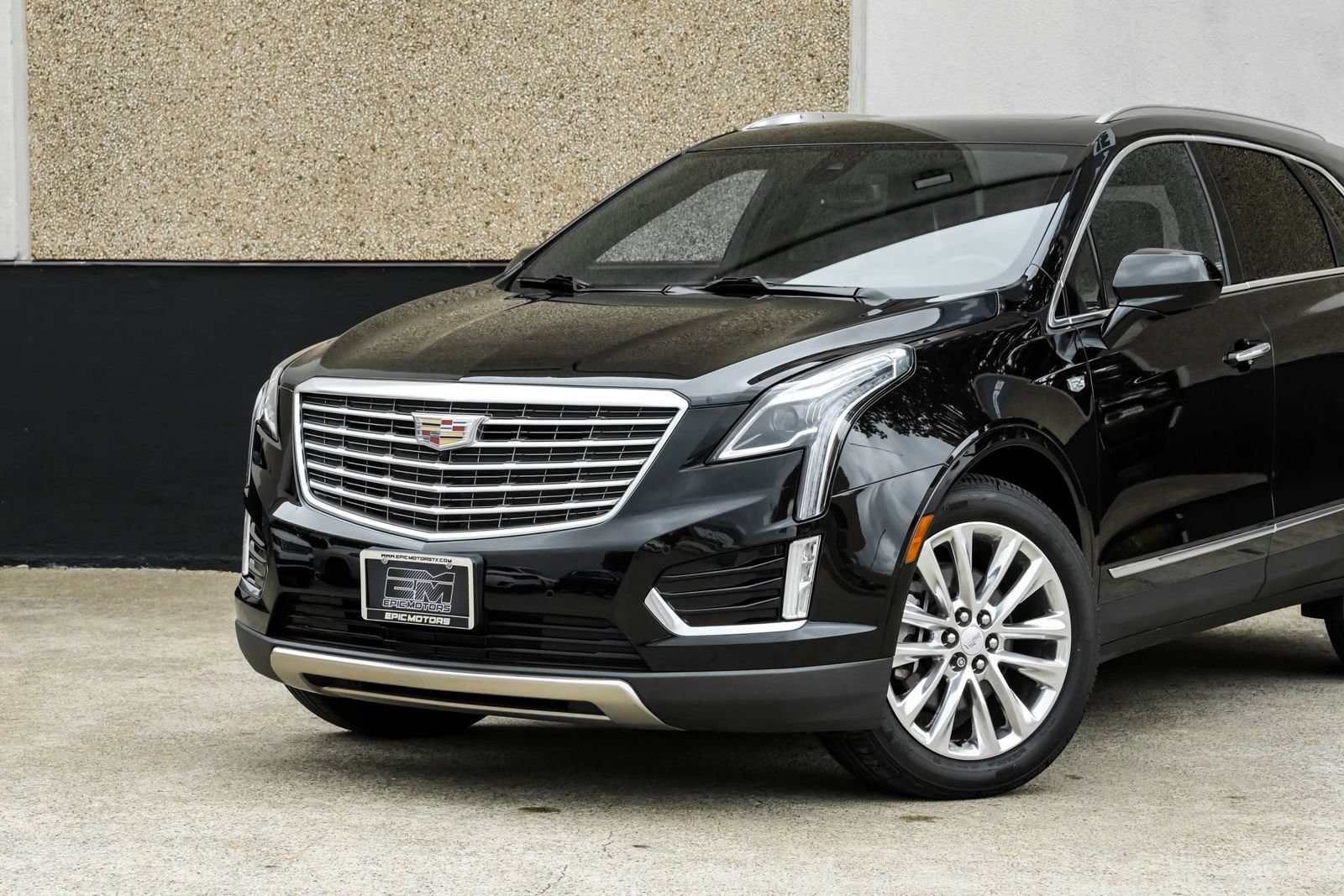 Used 2017 Cadillac XT5 Platinum AWD/4WD image 5