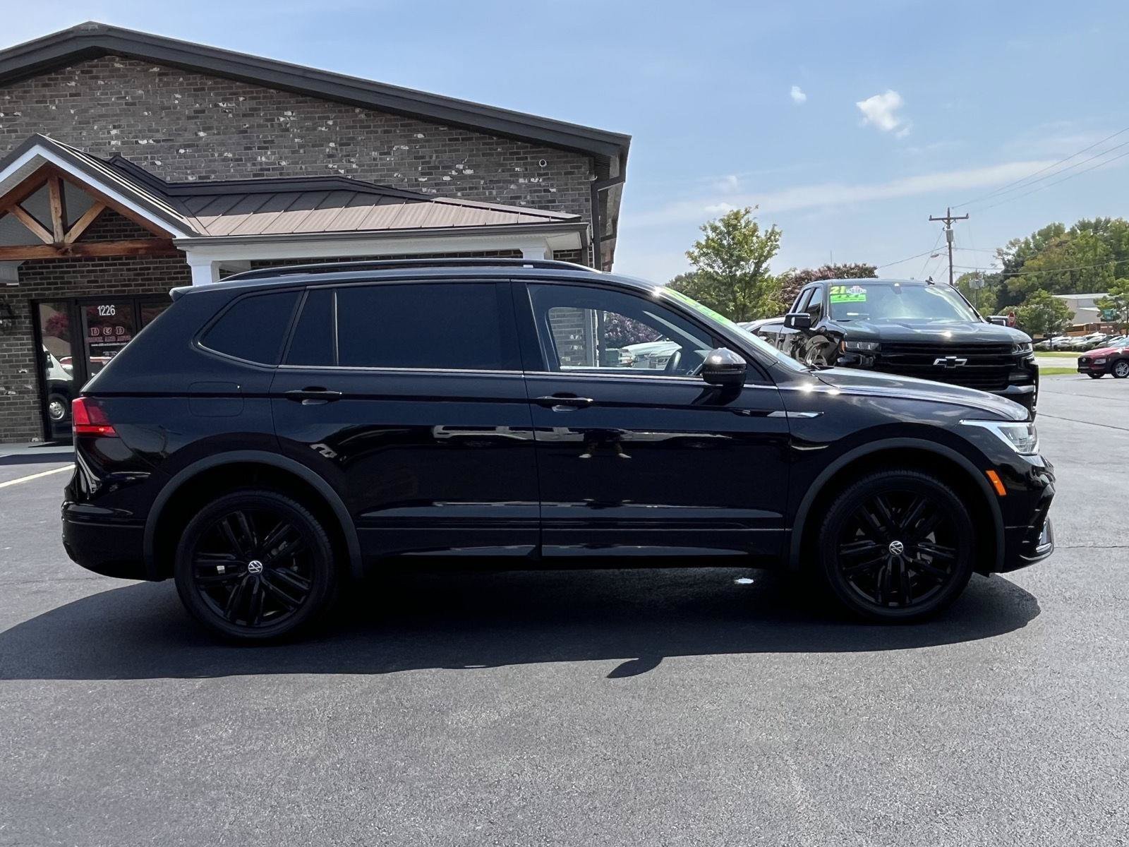 Used 2022 Volkswagen Tiguan SE R-Line AWD/4WD image 25