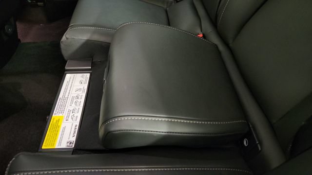 Used 2023 Volvo XC60 B5 Ultimate FWD image 30