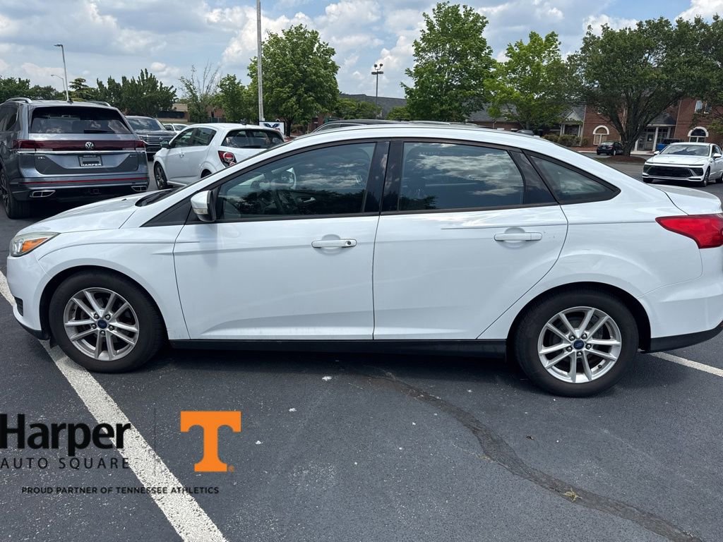 Used 2015 Ford Focus SE FWD image 2