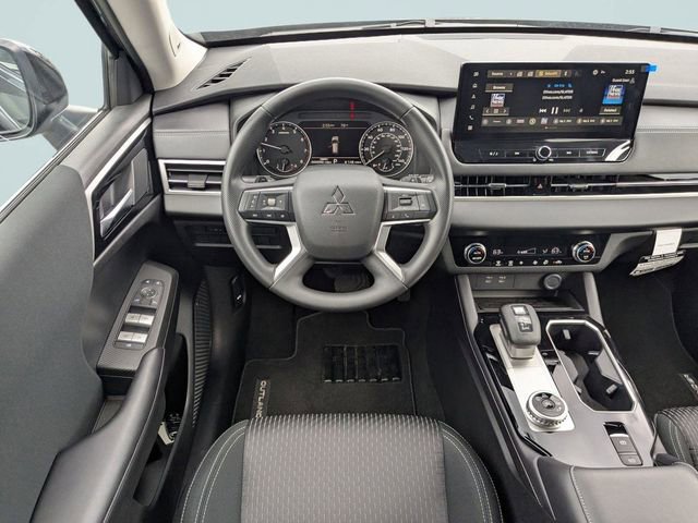 New 2026 Mitsubishi Outlander ES FWD image 15