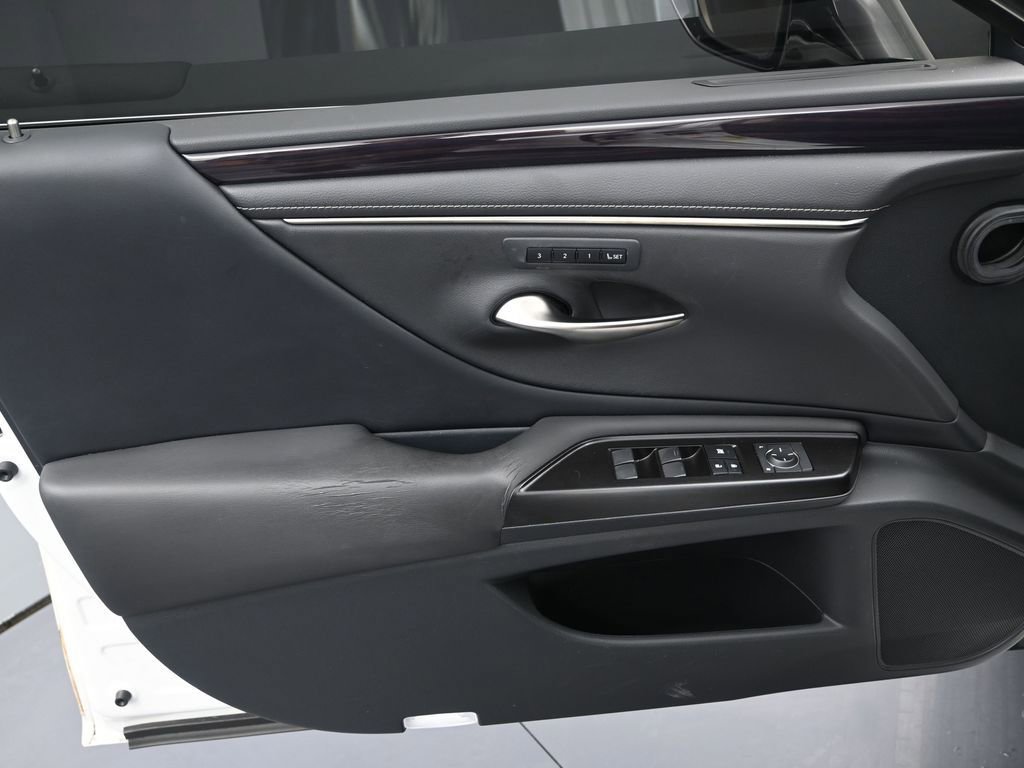 Used 2019 Lexus ES 350 image 10
