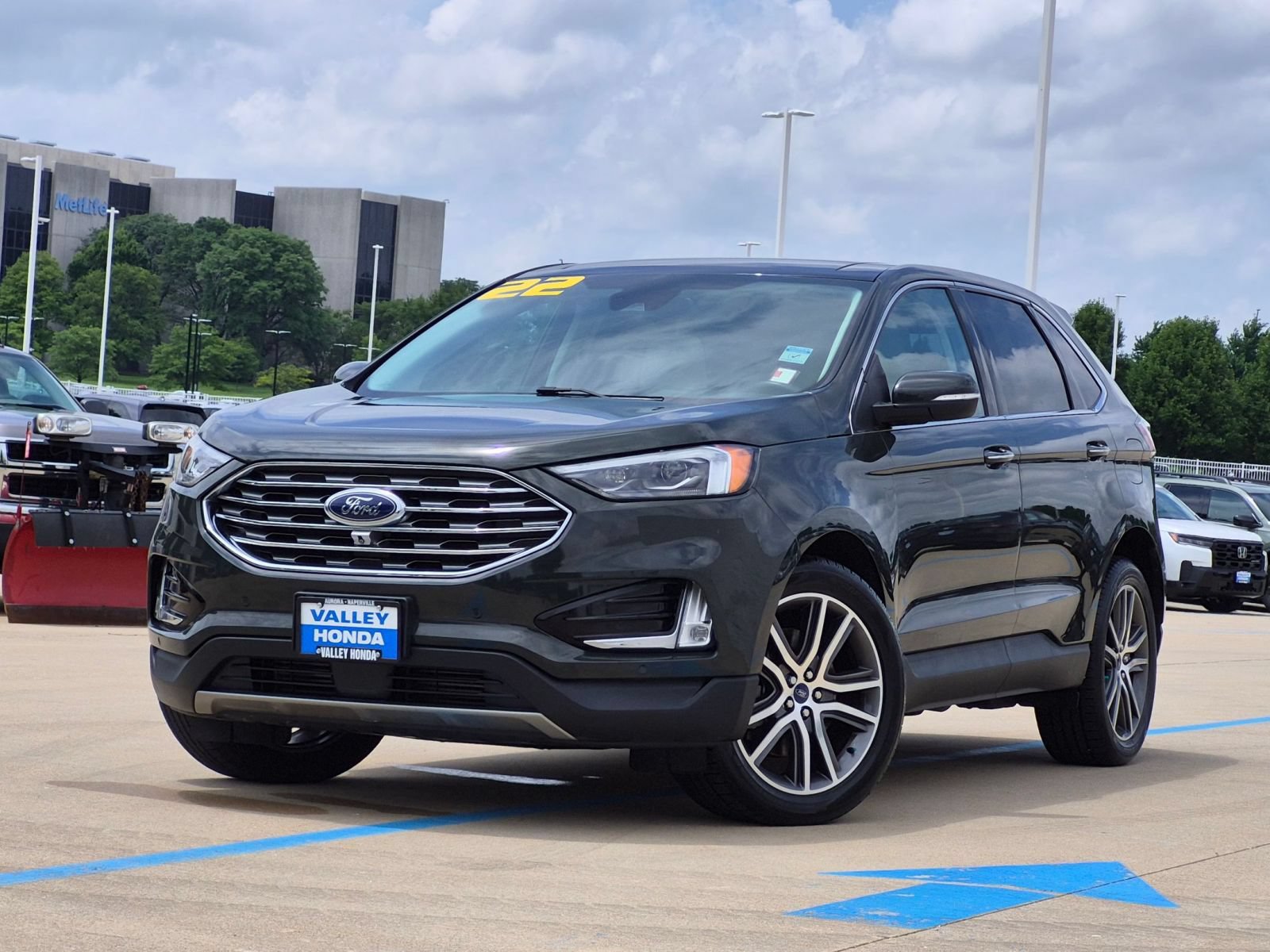 Used 2022 Ford Edge Titanium w/ Equipment Group 301A AWD/4WD image 2