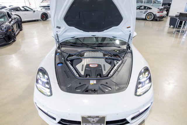 Used 2022 Porsche Panamera GTS w/ Premium Package image 33